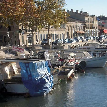 Beaucaire Studio Apartment Bagian luar foto