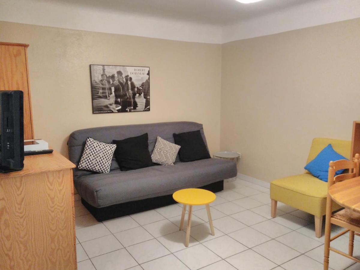 Beaucaire Studio Apartment Bagian luar foto
