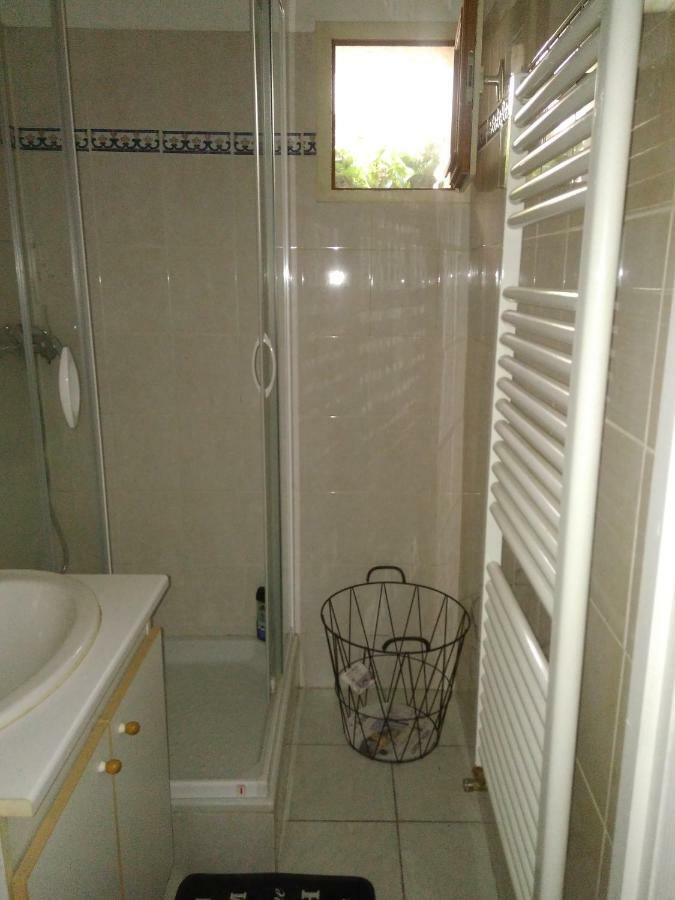 Beaucaire Studio Apartment Bagian luar foto