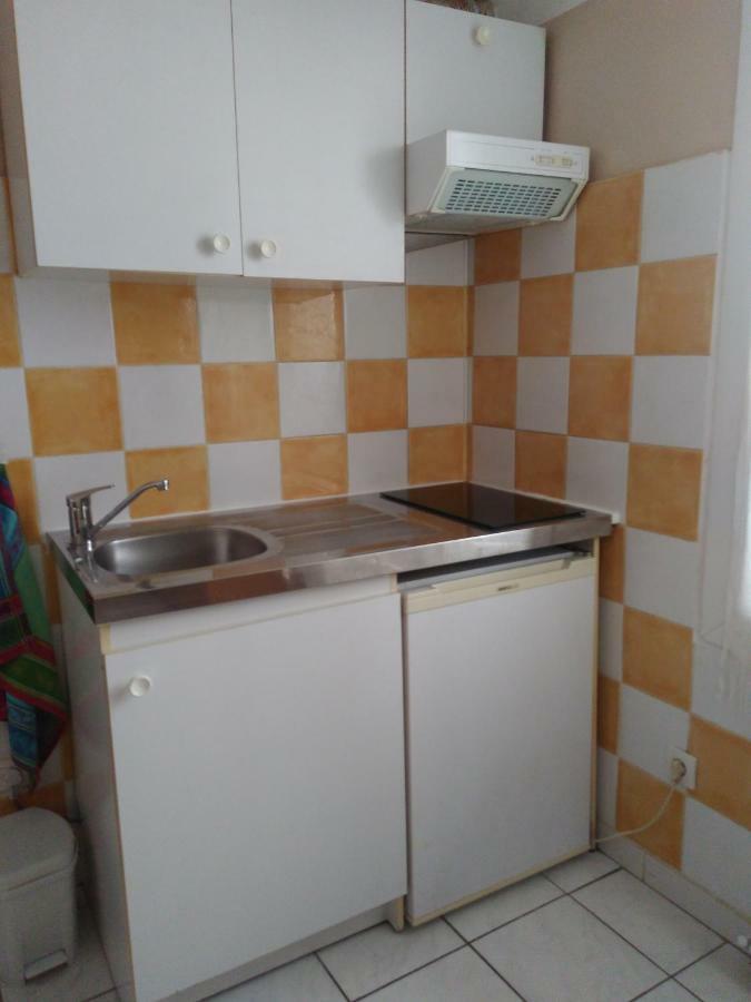Beaucaire Studio Apartment Bagian luar foto